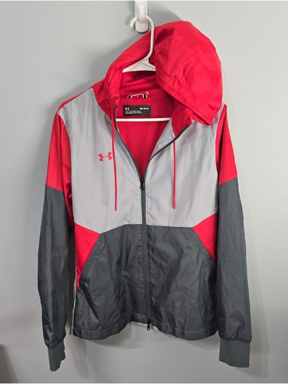 Under Armour Windbreaker Hooded Jacket Womens Size Medium Zip-up Performance